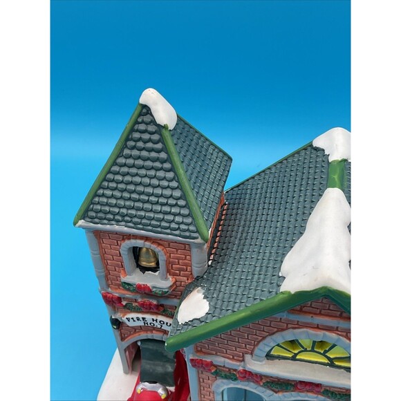 Burberry Christmas Village Fire House No. 7 - Picture 12 of 13